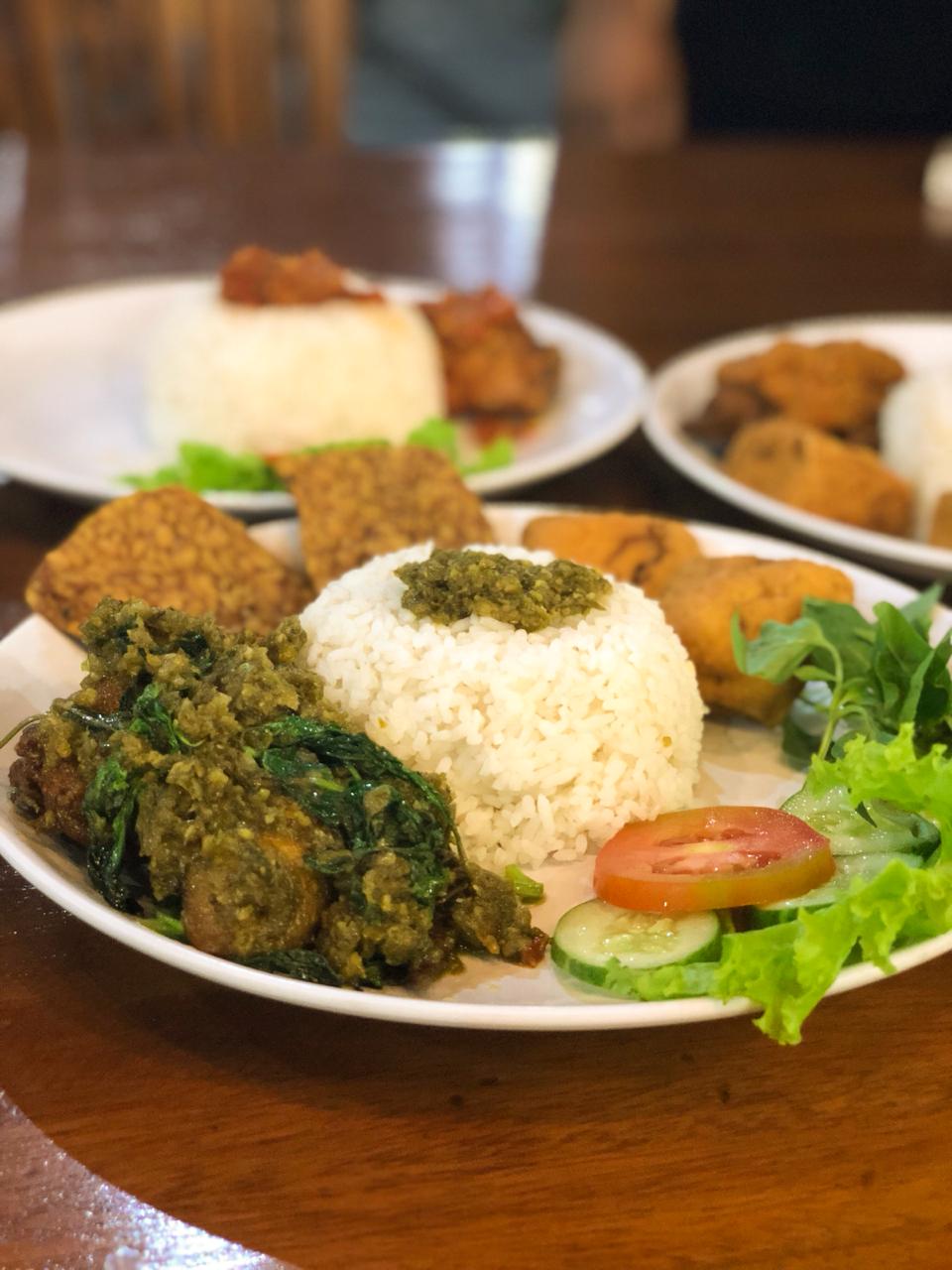 Paket Nasi Ayam goreng Tulang Lunak sambal Ijo