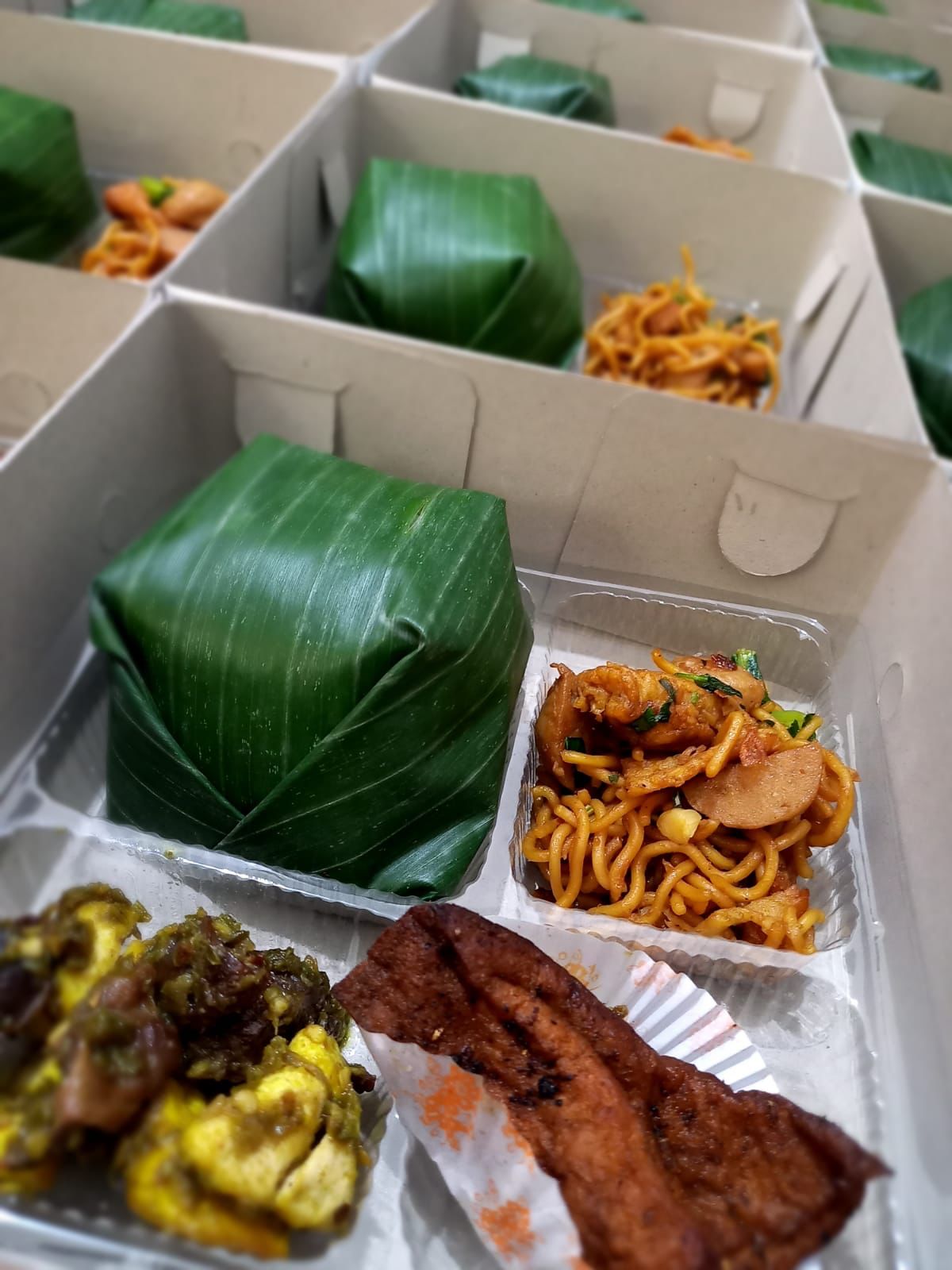 Paket Nasi Ayam Bumbu Kuning Hesa Bersama