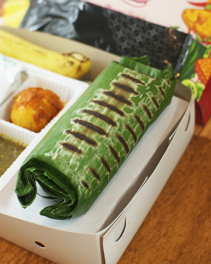 Nasi Bakar isi Cumi Kemangi Daun Singkong