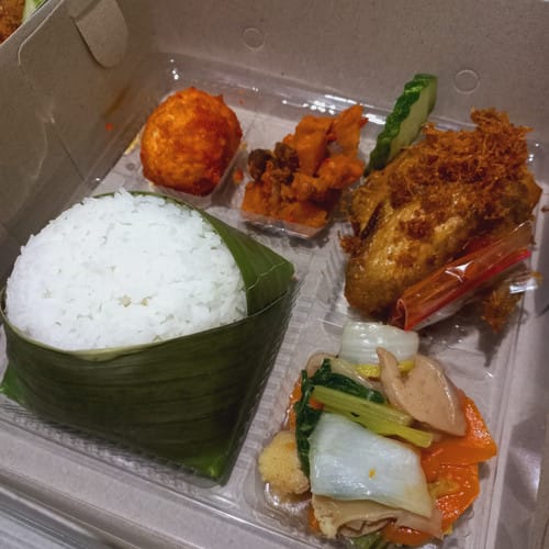 Nasi Box Lengkap Dapoer Papi