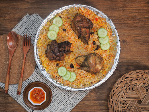 Nasi Kebuli Nampan Ayam Panggang/ Rempah/ Asap+ sambal + Timun