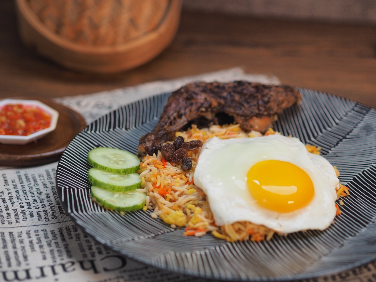 Nasi Kebuli Ayam Panggang/ Rempah/ Asap mixed Telur ceplok + Sambal + Timun