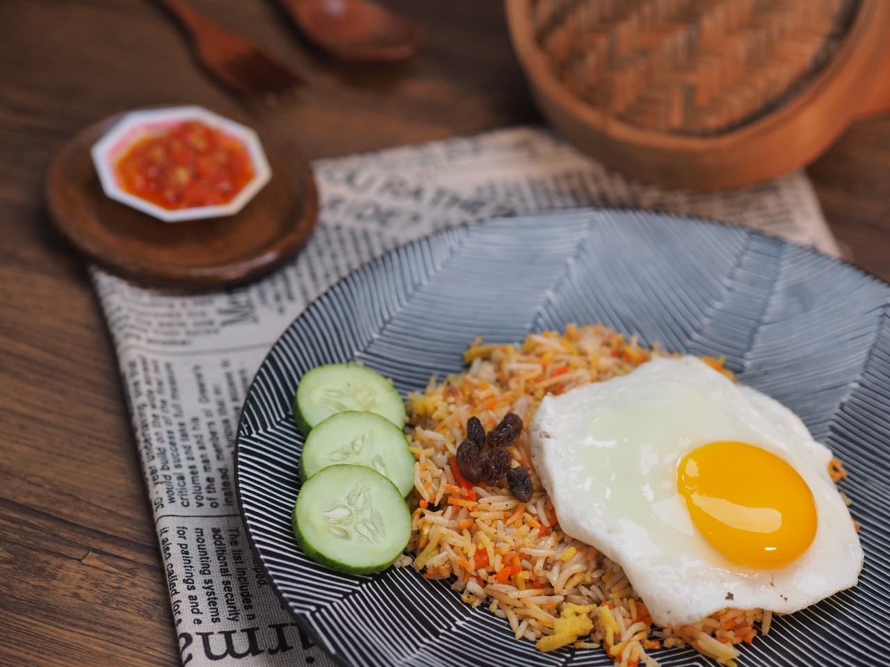 Nasi Kebuli Telor Ceplok + Sambal + Timun