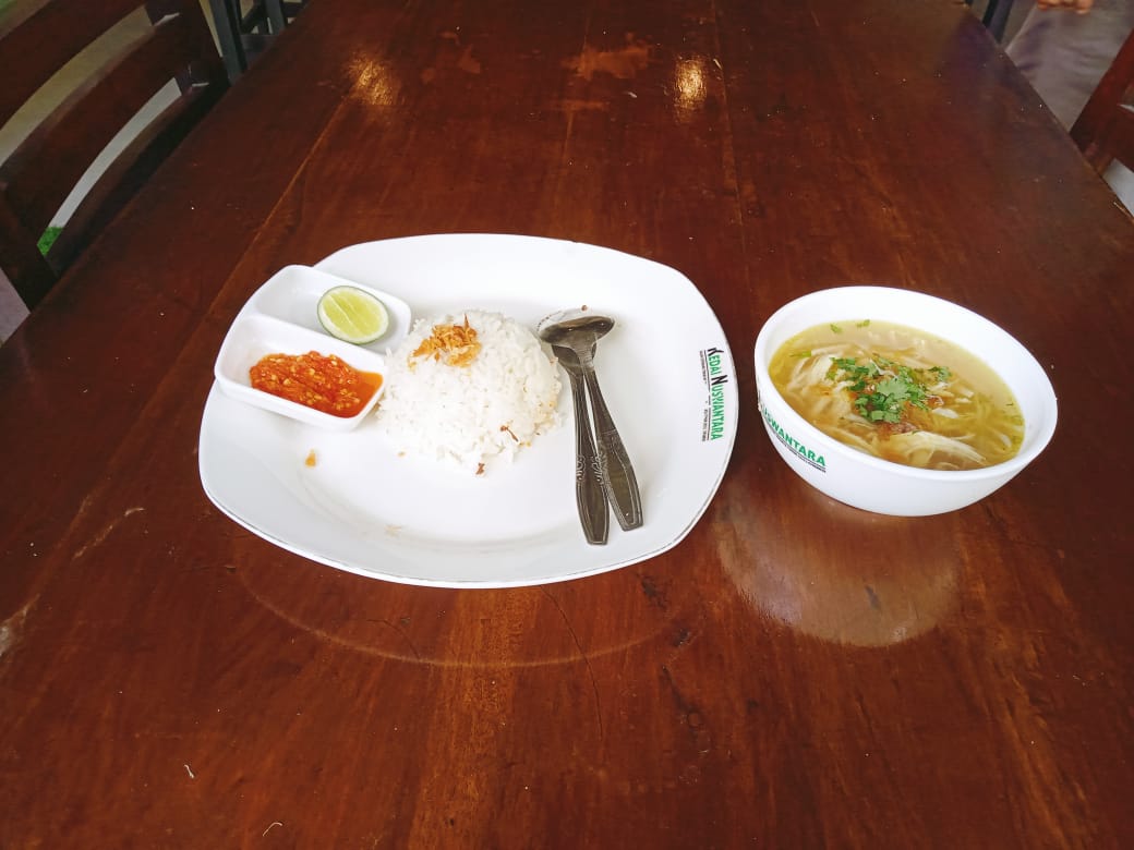 Nasi Soto Ayam Chandra Bakery