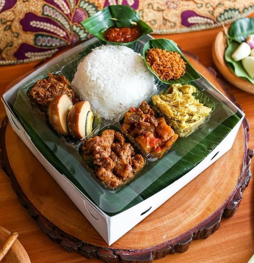 paket nasi ayam goreng sambel geprek