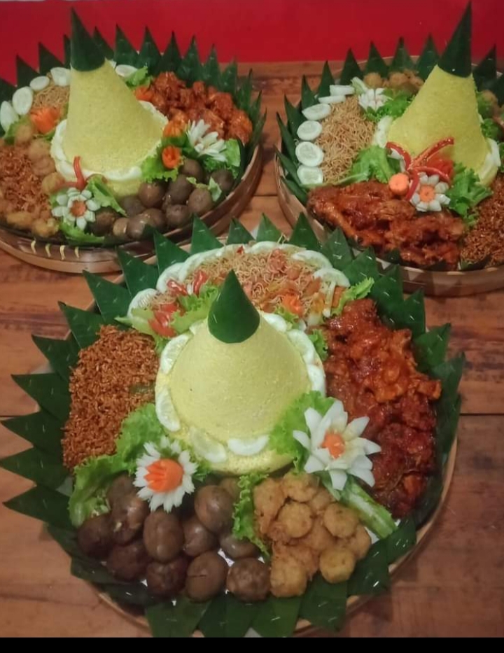 Tumpeng Nasi Kuning Paket 15 Orang by Nitas Cake