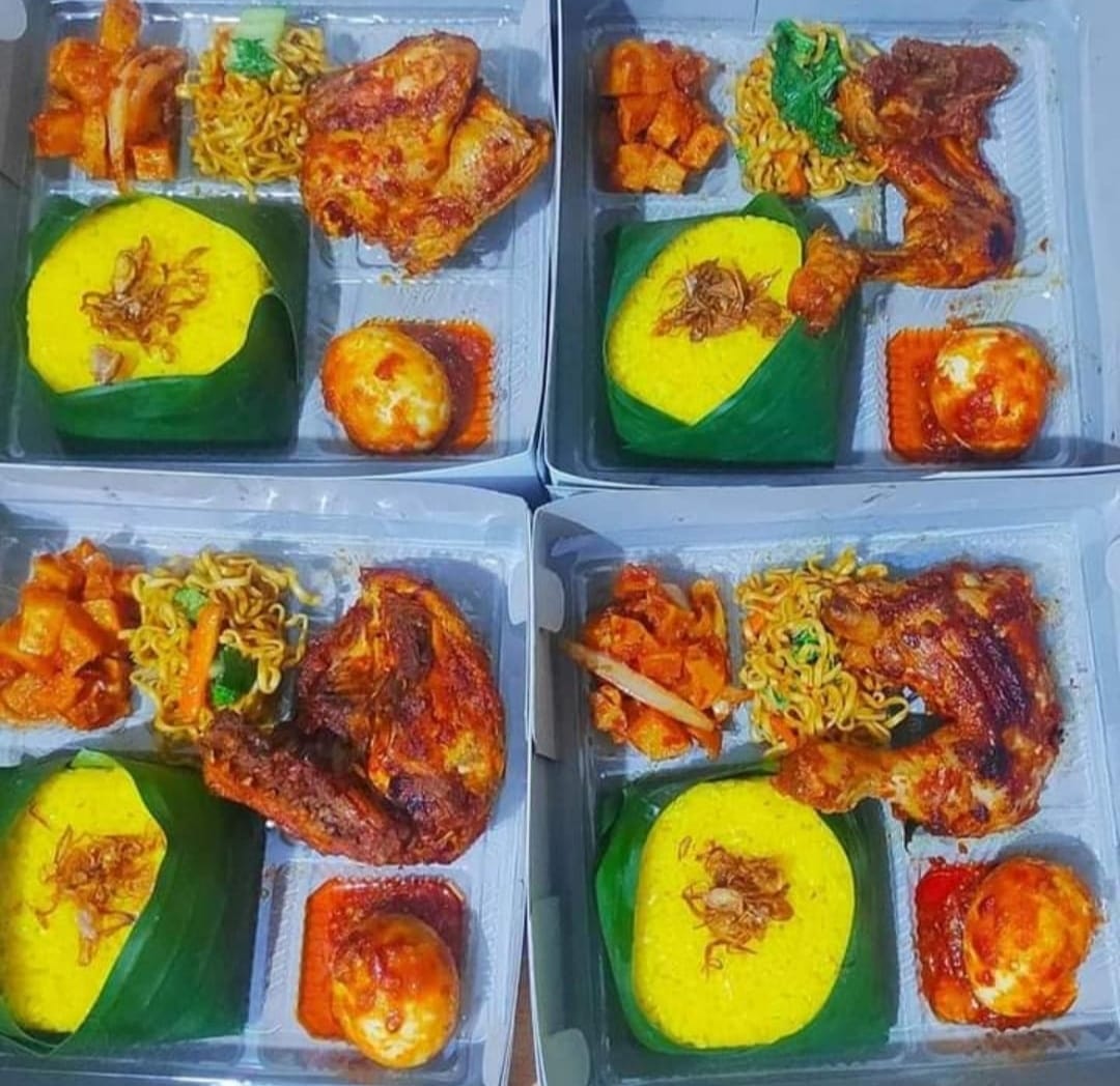 Nasi kuning Ayam