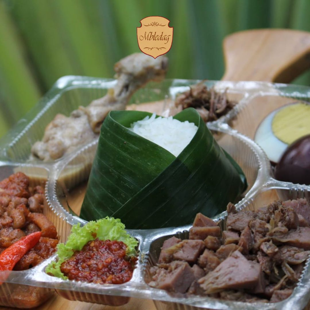 Paket Nusantara Nasi Gudeg Jogya (Box) by Mbledag Catering