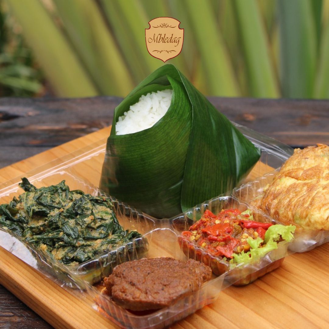 Paket Nusantara Nasi Kapau Padang (Box) by Mbledag Catering