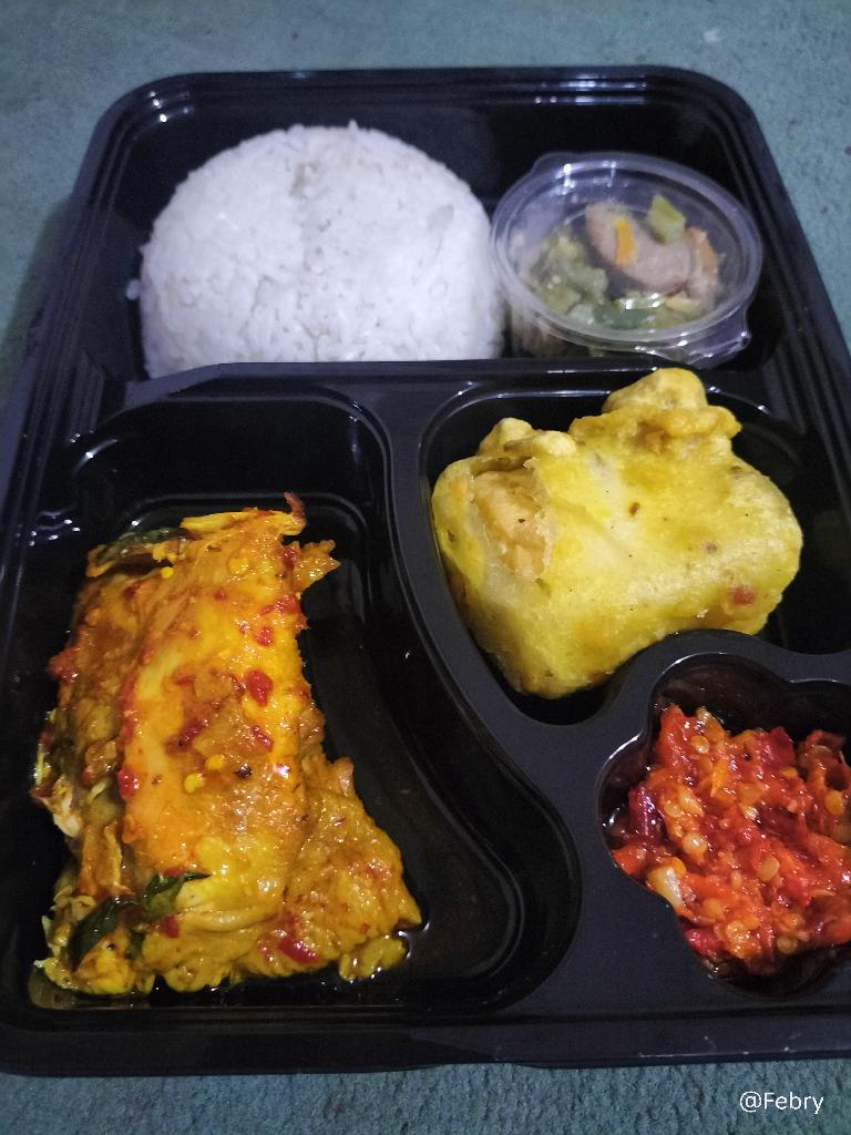 Paket nasi ayam rica-rica 2