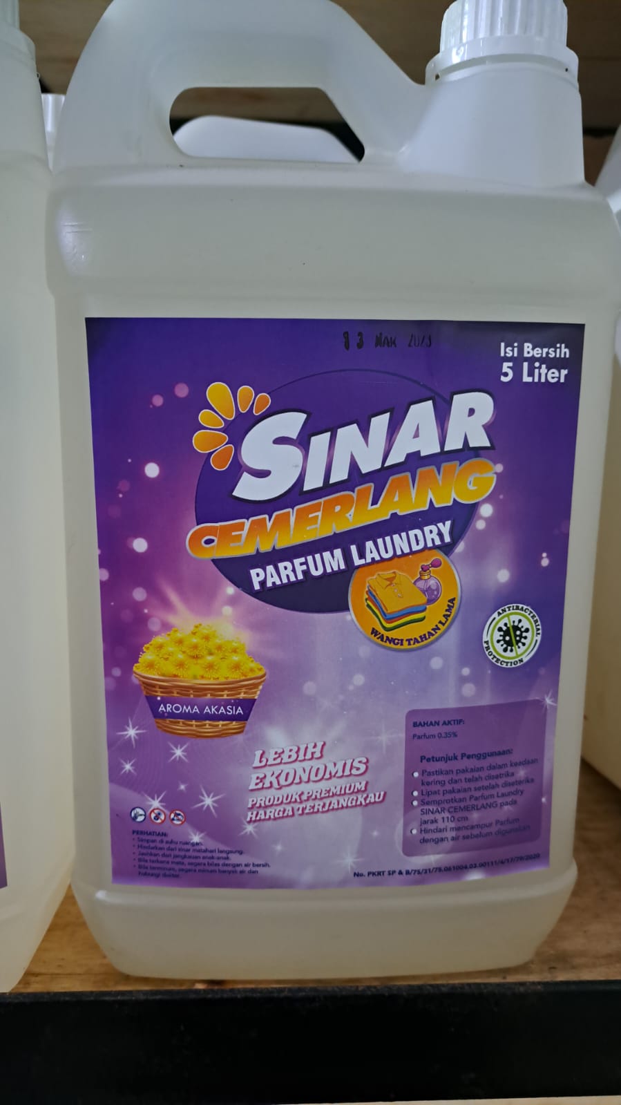 Parfum Laundry Sinar Cemerlang Aroma Akasia 5 liter