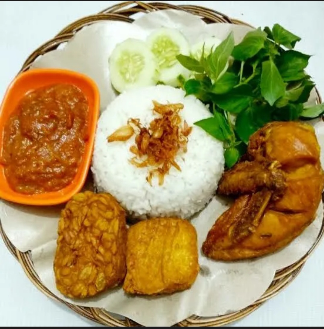 Paket Nasi Ayam Goreng Tahu Tempe