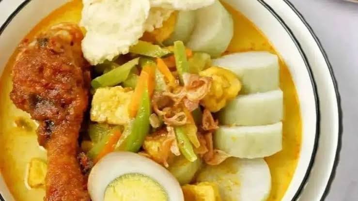 LONTONG SAYUR