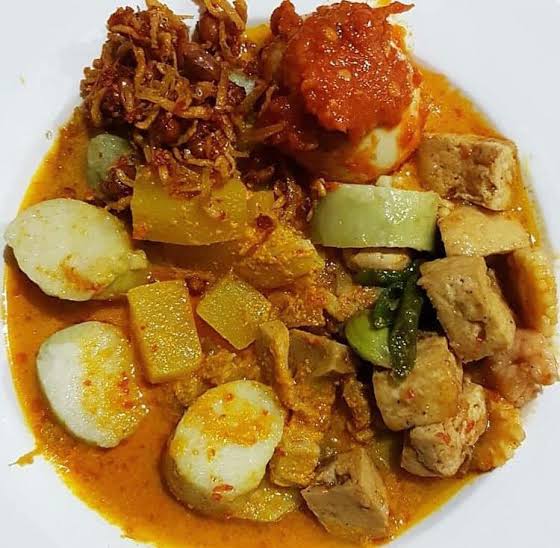 LONTONG SAYUR