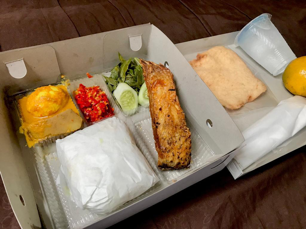 13. Nasi Box Ikan Gurame,  komplit1