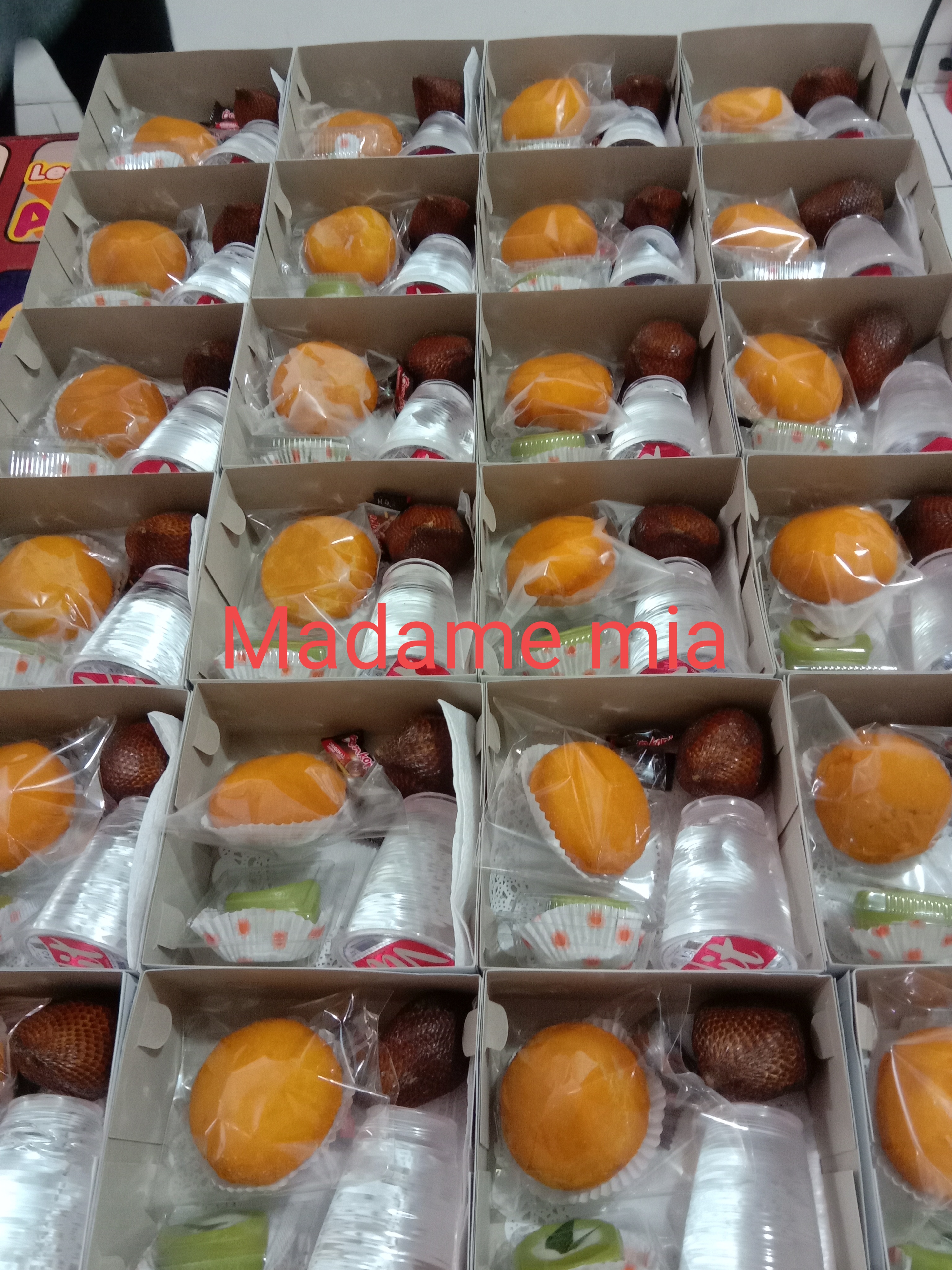 Paket Snack Box 18