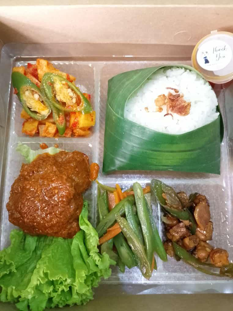nasi box komplit daging1