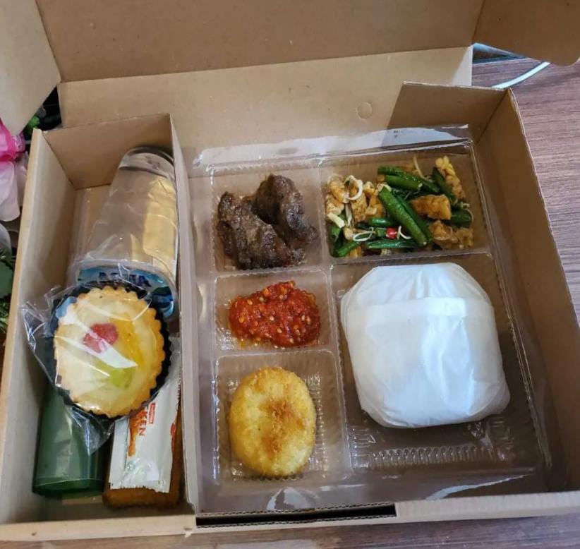 Paket nasi &amp; snack