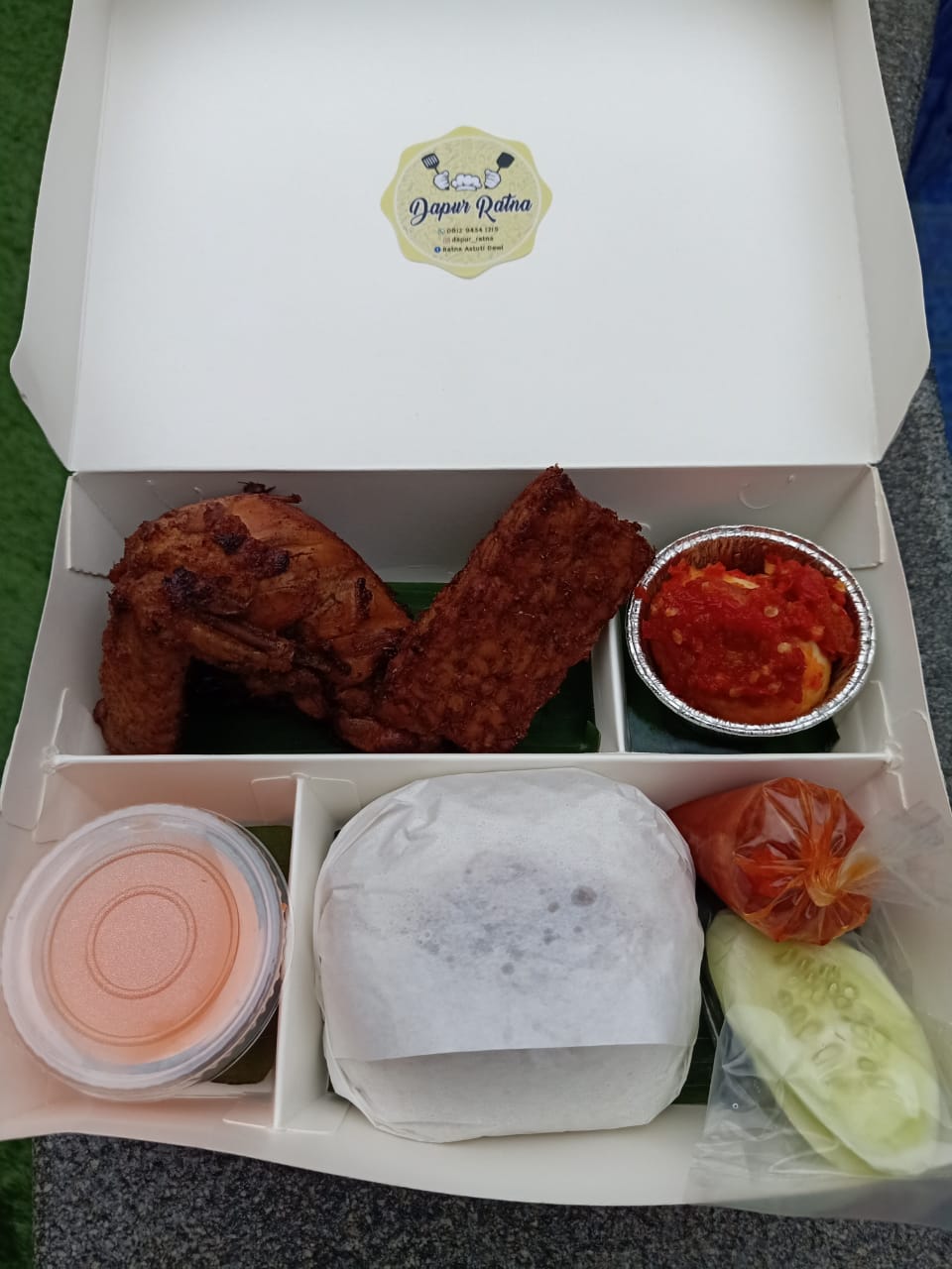 PAKET NASI BOX NASI AYAM BACEM