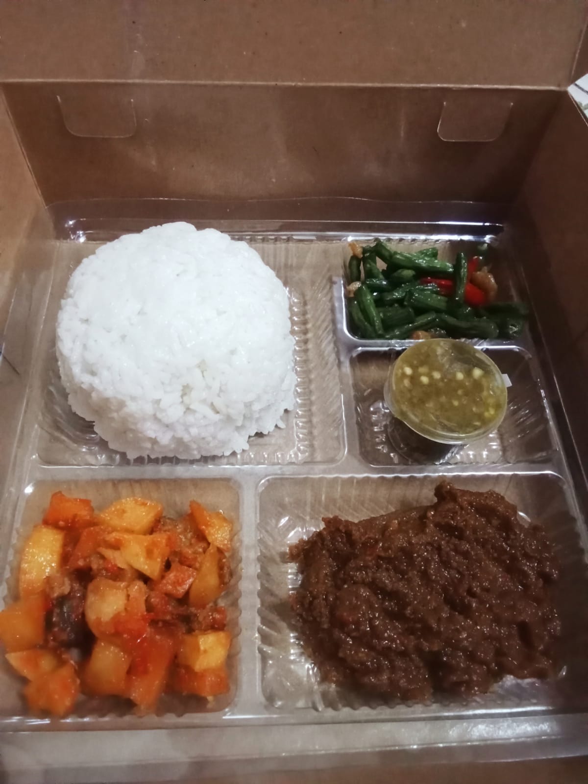 Paket nasi box 4, nasi rames