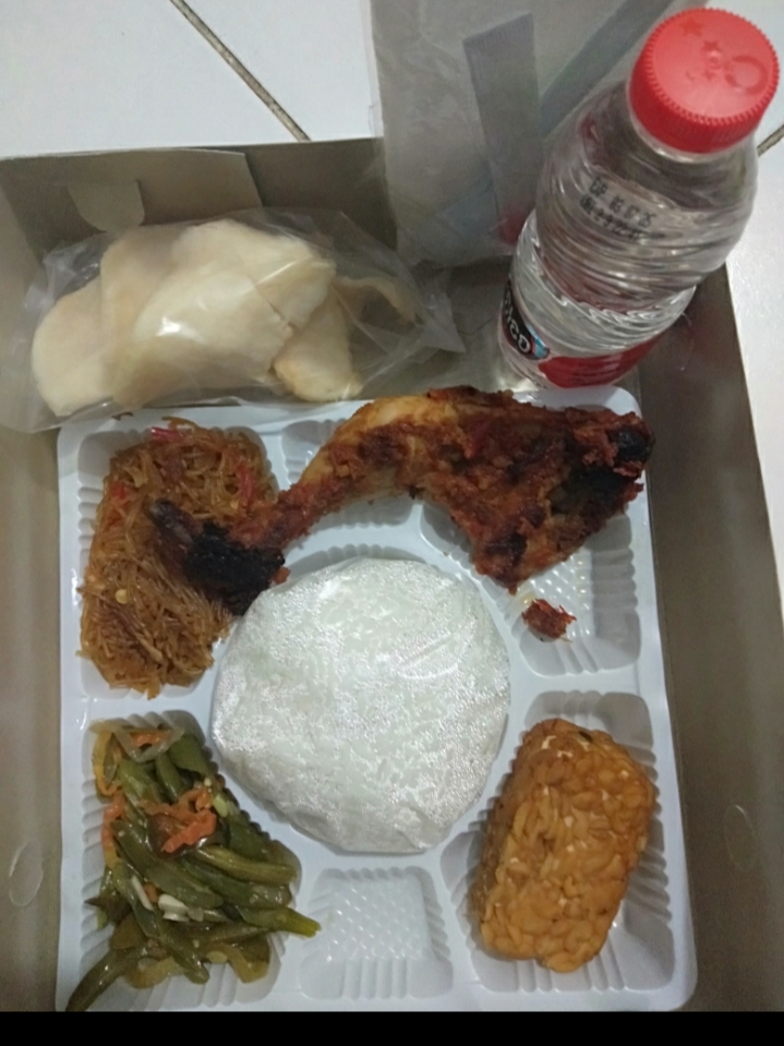 nasi box A Dapur Ara