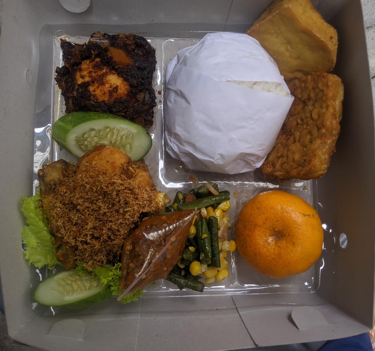 Paket Nasi Box Ayam Serundeng
