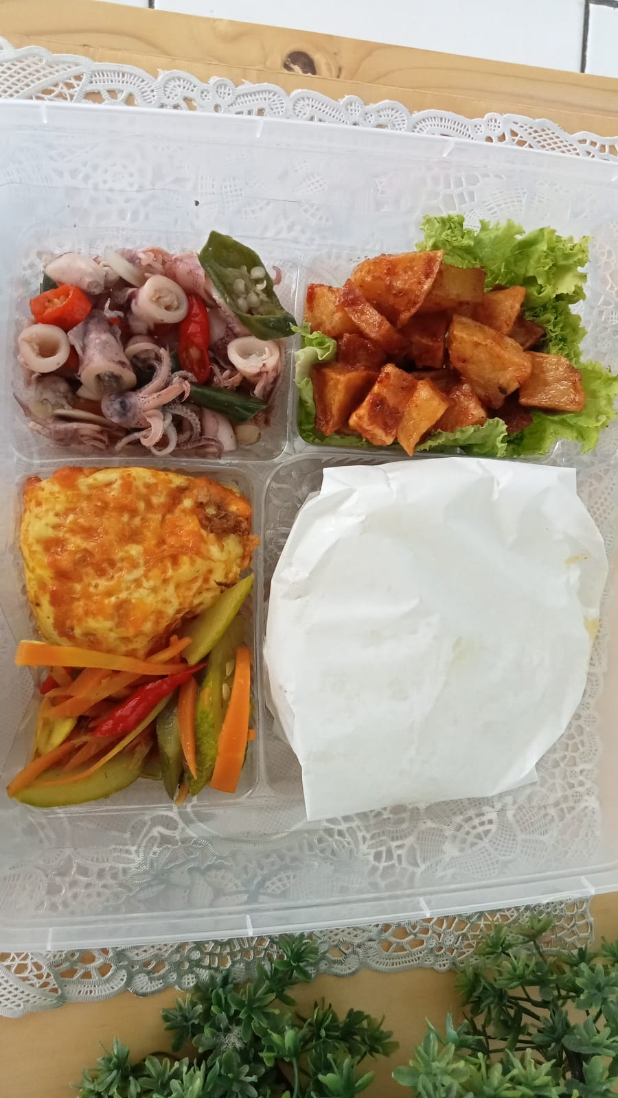 Nasi Rames Cumi Afza Dish