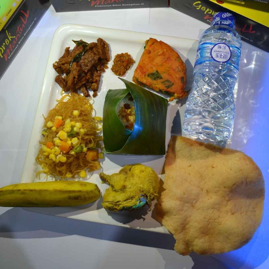 paket nasi uduk dan ayam