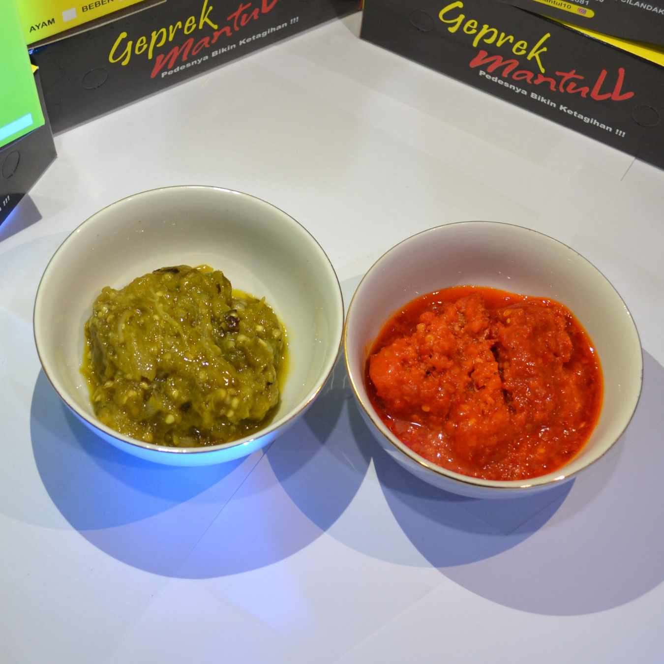 sambal merah dan ijo (terpisah).