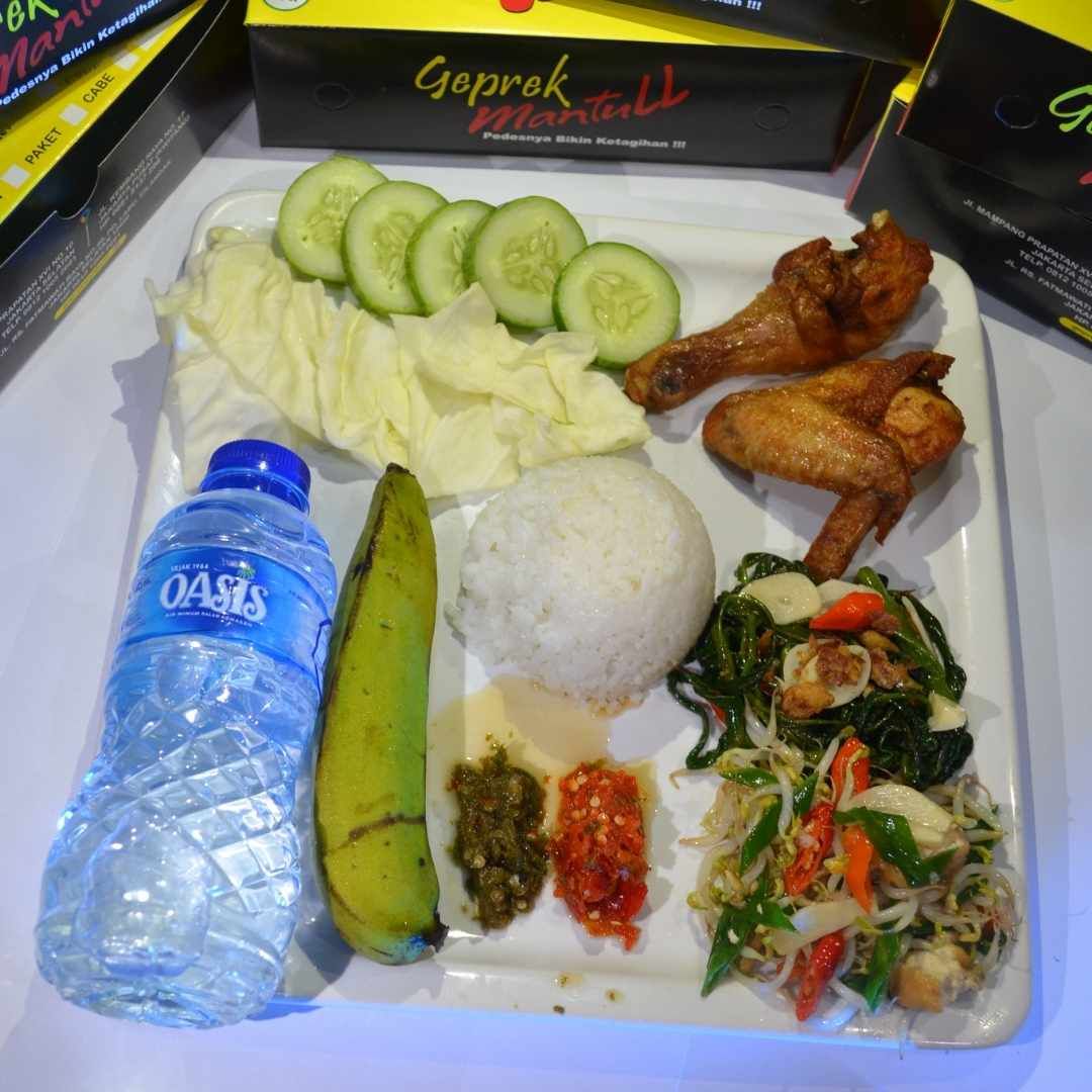 paket ayam goreng dan sayur