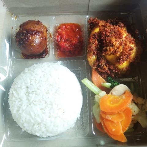 Nasi Paket Ayam Goreng