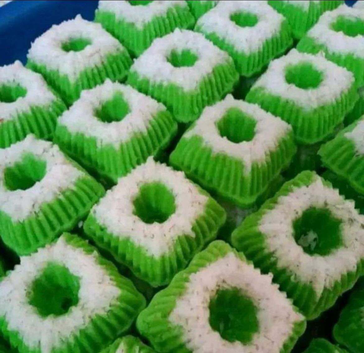 kue putu ayu