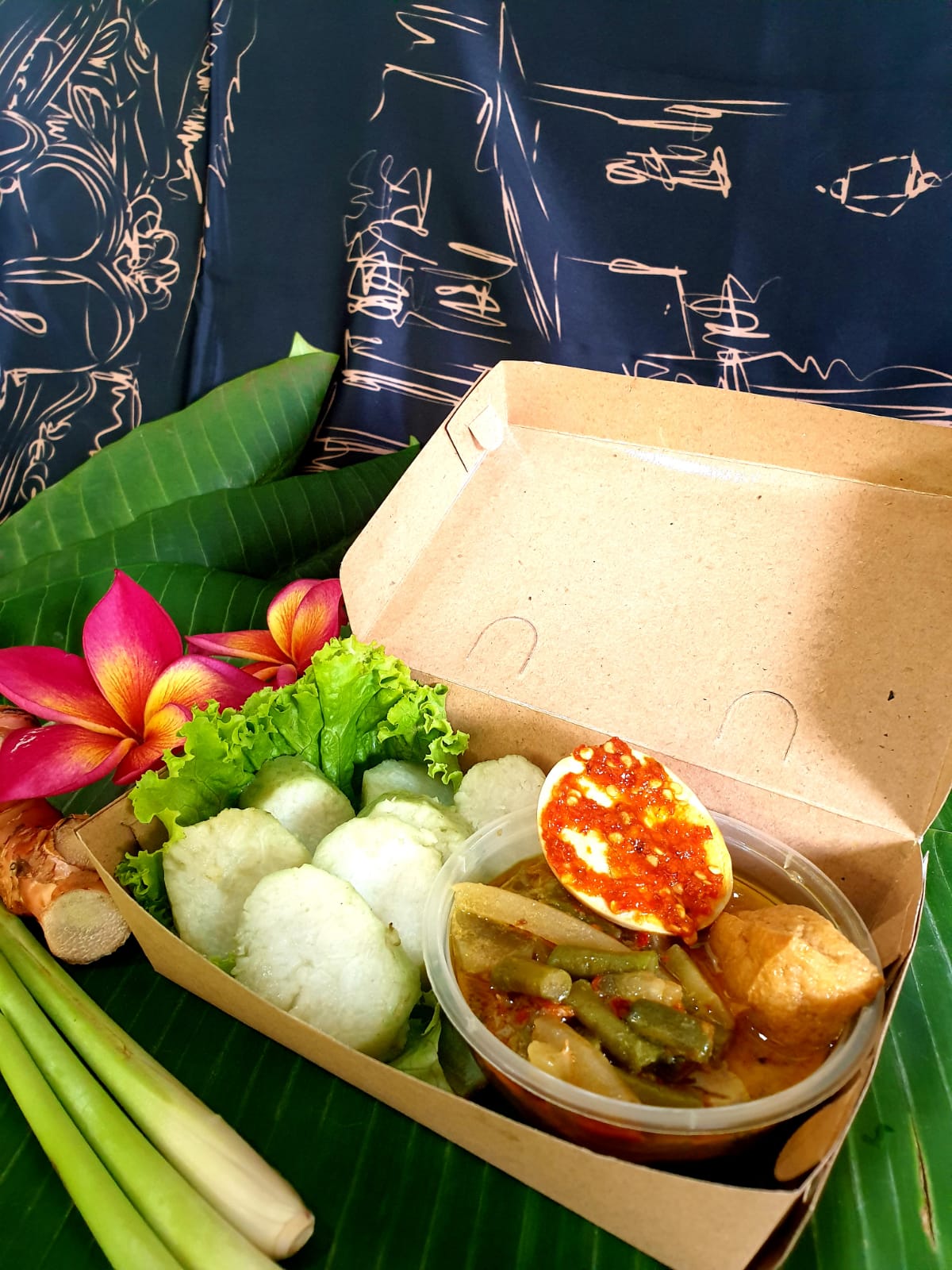 LONTONG SAYUR TELOR BALADO