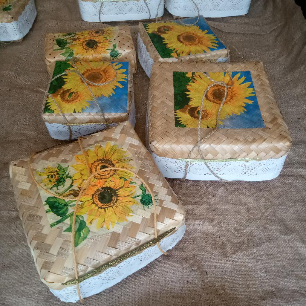 Box Hamper Kotak Kado Box Besek Anyaman Bambu gambar Seni Decoupage Pilih   size :22 x 22 x 7 cm,20x20cm dan 20x30 cm4
