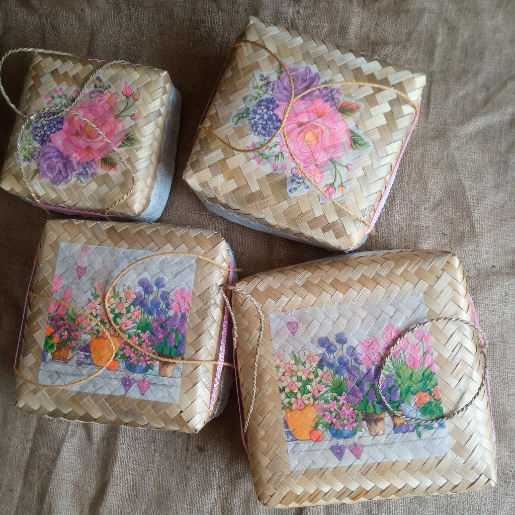 Box Hamper Kotak Kado Box Besek Anyaman Bambu gambar Seni Decoupage Pilih   size :22 x 22 x 7 cm,20x20cm dan 20x30 cm5