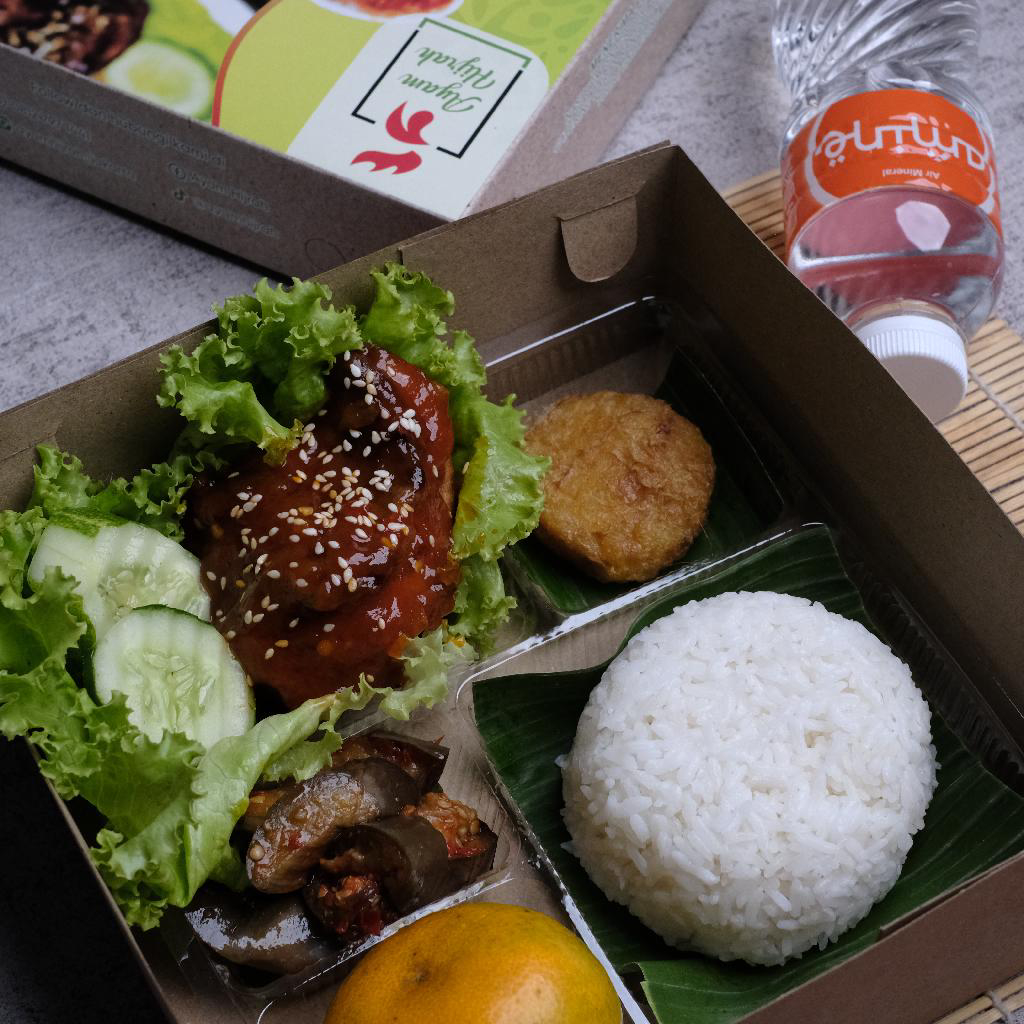 D. Nasi Box Ayam Saos Pedas by Ayam Hijrah1