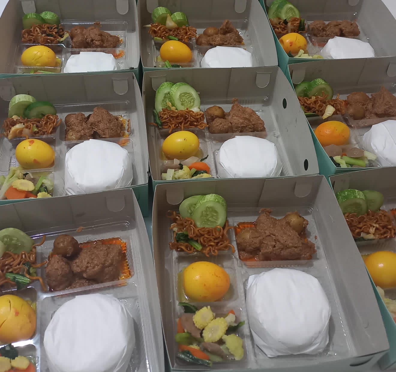 Paket Snack dan Nasi Box