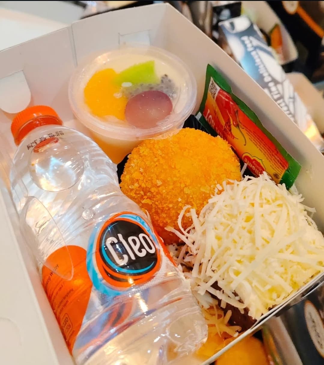 Snack Box Aneka Kue Basah Gurih dan Manis