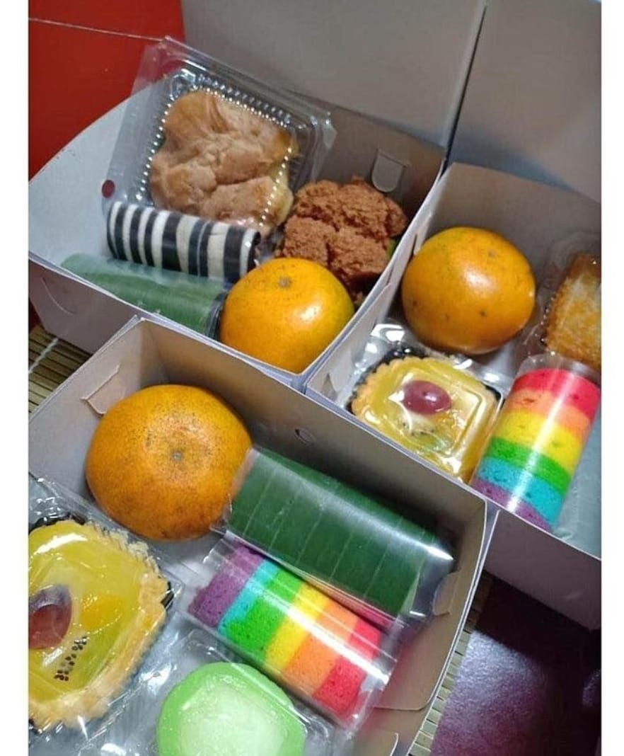 Paket 1 Snack Box Nadina Cake