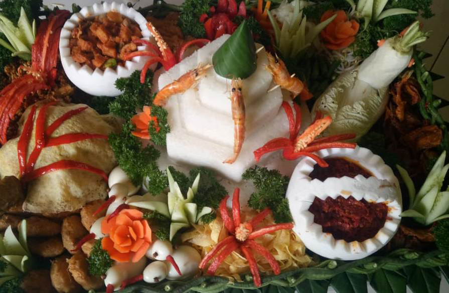 Tumpeng Kube Mawar Putih