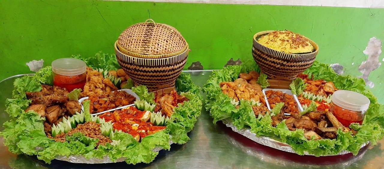 Tumpeng Kube Mawar Putih