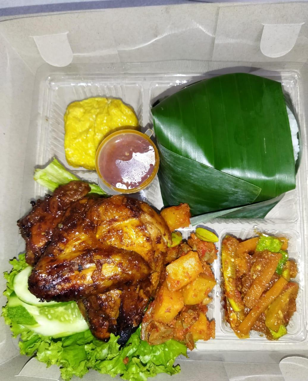 Nasi Putih/Nasi Uduk Ayam Bakar Mak Eno1