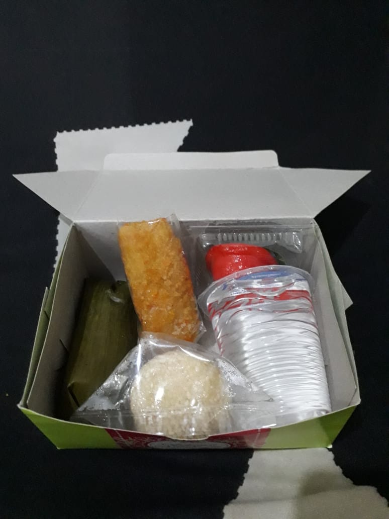 D'wuri Snack Box Tradisional 3 Kue + 1 Air Minum