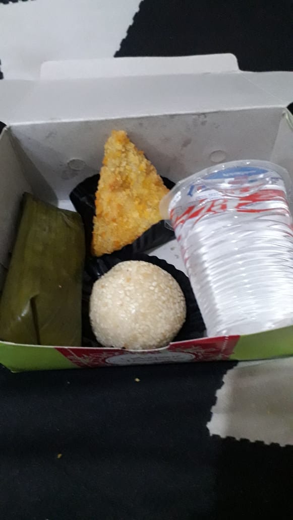 D'wuri Snack Box Tradisional 3 Kue + 1 Air Minum