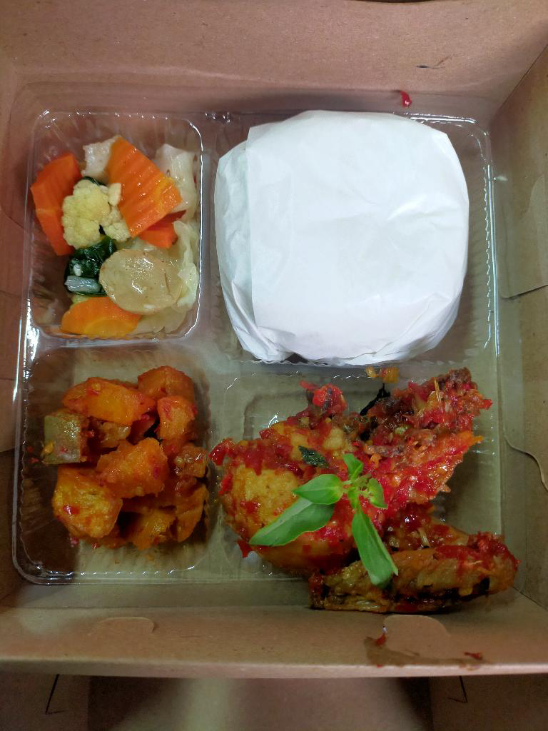 Paket nasi dan snack6
