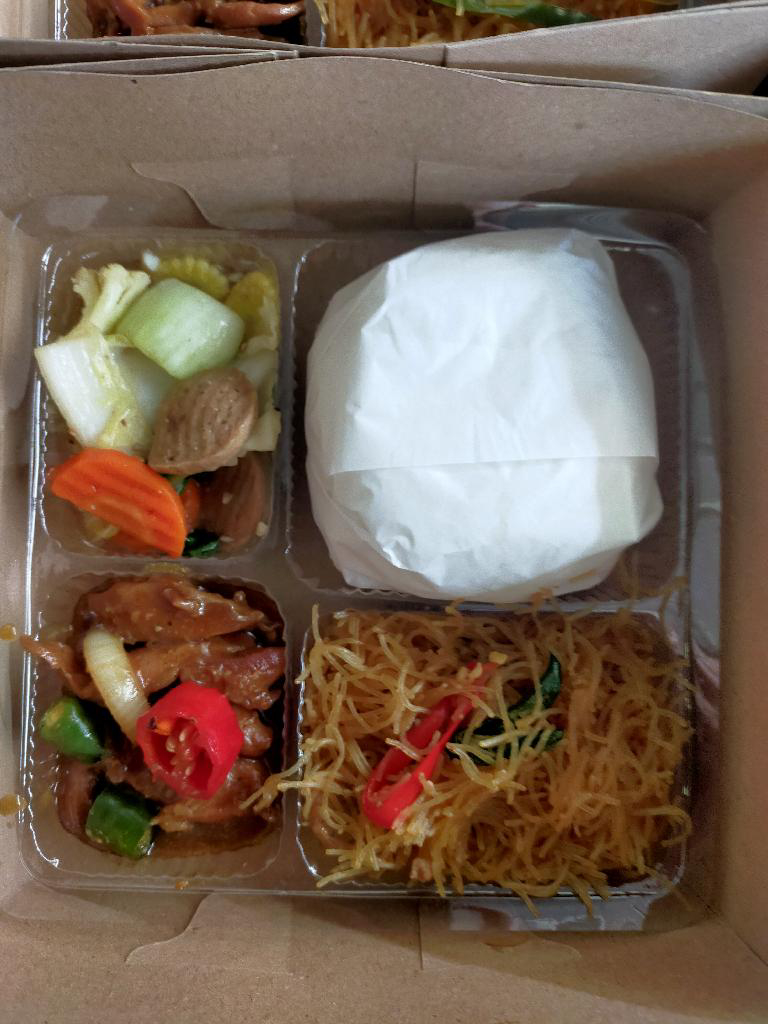 Paket Snack dan nasi 1