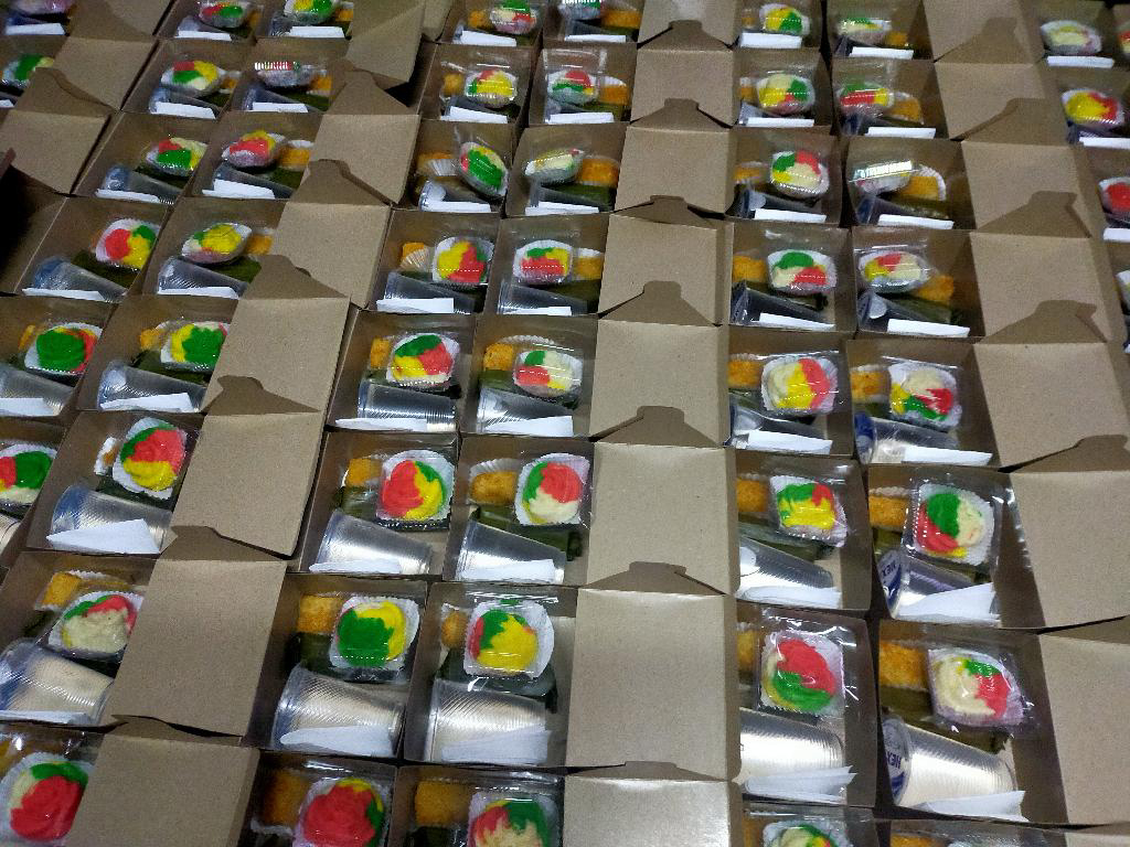 Paket Snack dan nasi 2