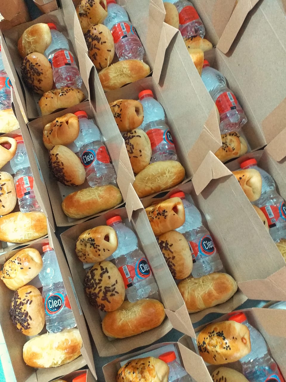 1Paket isi 30 Snackbox Breadventurere
