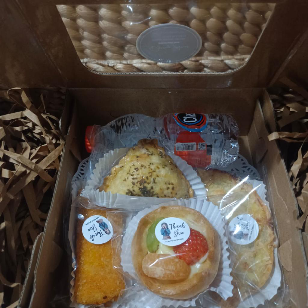 Paket Snake box kue basah &amp; Jajanan Pasar Isi 4 Jenis1