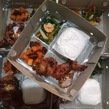 Nasi Box Makan Siang by Kuliner Lezat